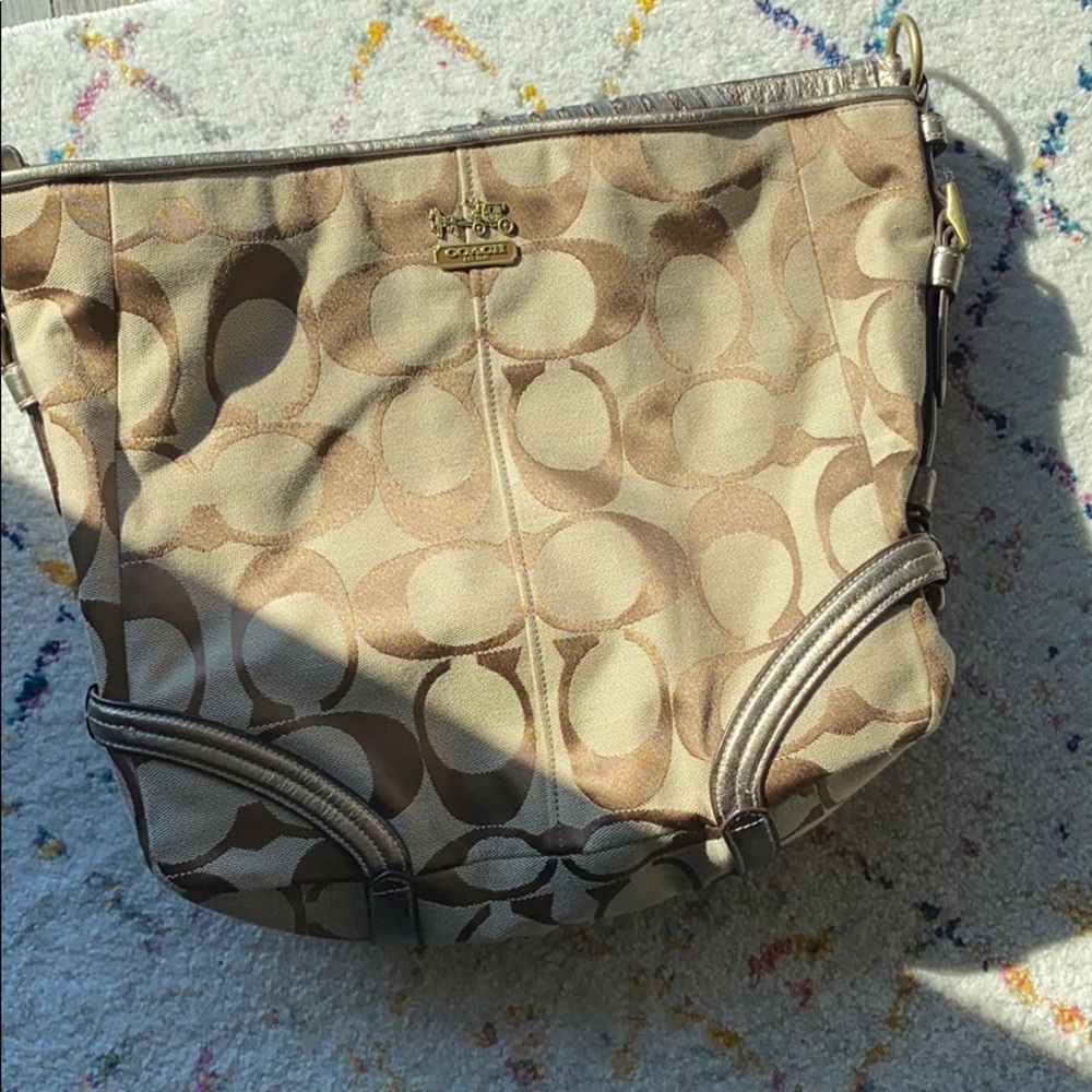 Coach shoulder bag (Like new)